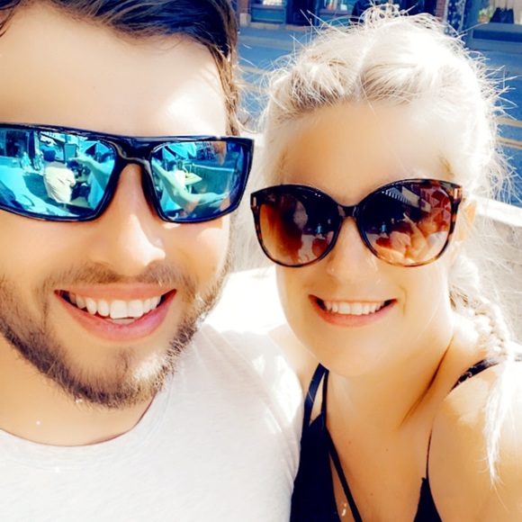 Meet your Posher, Sarah - Picture 2 of 2